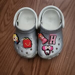 CROCS Silver and White Slippers with‎ Decorative Charms Size 6c